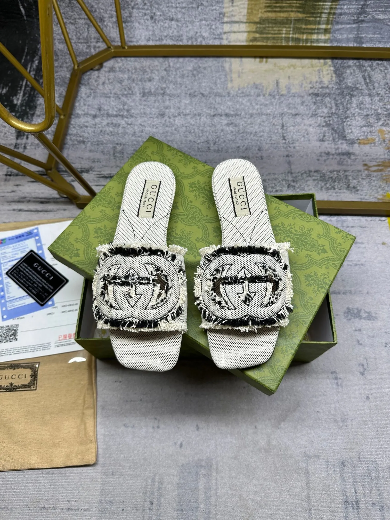 👟👟Ex-factory price 340👟👟 Gucci’s latest popular slippers, beige and green textured fabric, embellished with handwritten GG logo embroidery and handmade tassels, sheepskin lining, size 35-42,